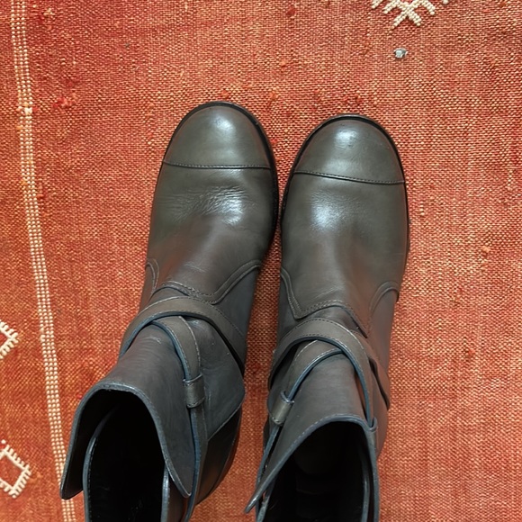 Chanel 2014 charcoal ankle boots - Picture 6 of 13